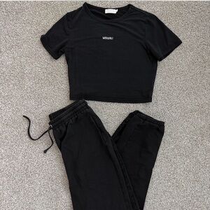 Meshki baby Tee & Jogger Set in size small🖤